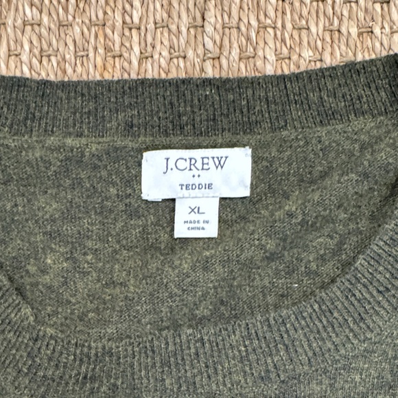 J. Crew Women's Dark Green Crewneck Sweater - Picture 2 of 5